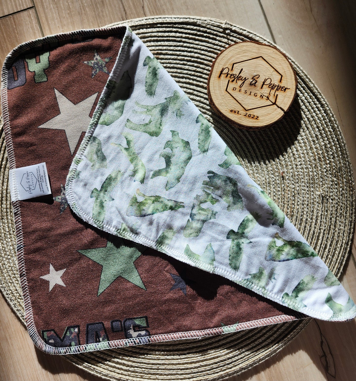 Bamboo trim fit trifold