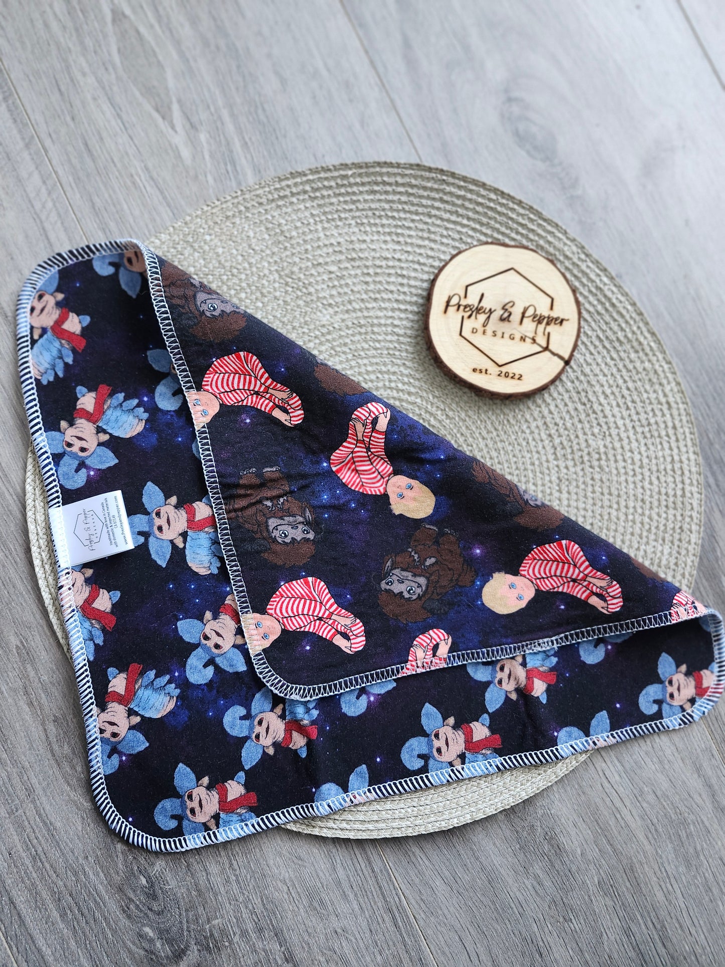 One size bamboo trim fit trifold